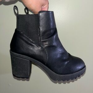 Generously-Loved Urban Outfitters Black Ankle Boots with Chunky Heel